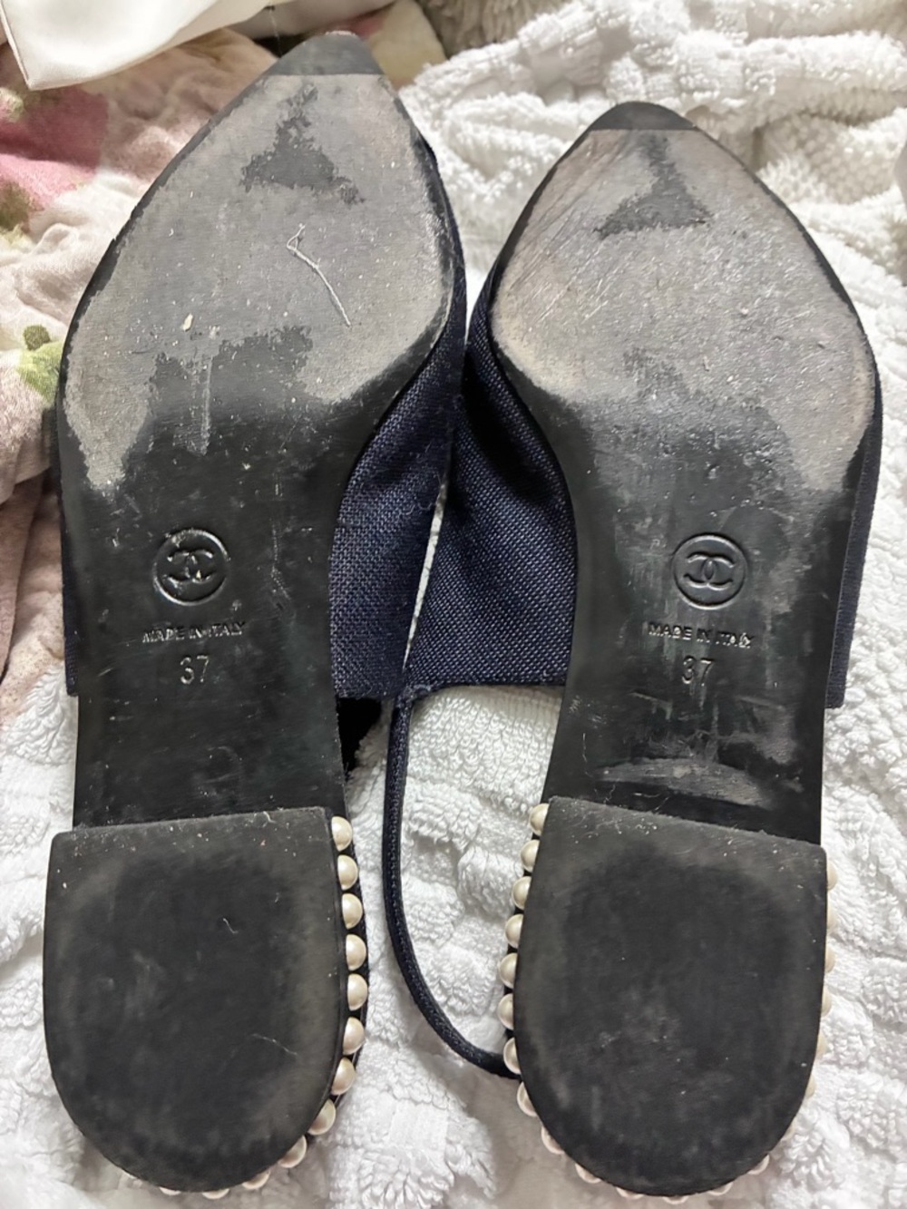 CHANEL Black Pointed-Toe Flats - Picture 6 of 6